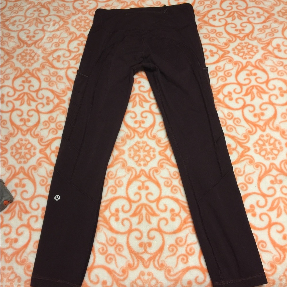 Lululemon fresh tracks black cherry leggings Sz 4